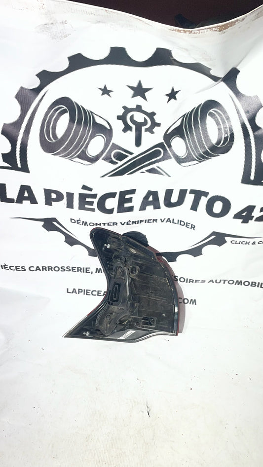 Feux arrière droit Peugeot 3008 1