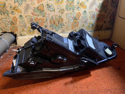 Phare avant droit Seat Léon 4 (5FB)