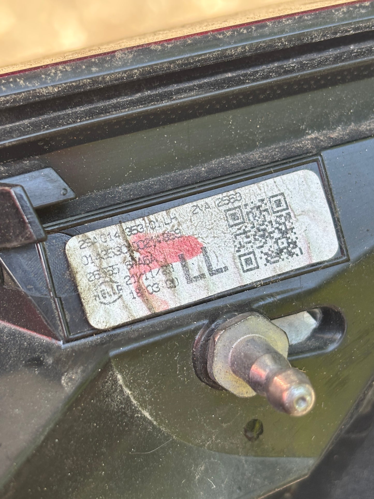 Feux arrière droit Nissan Juke F16