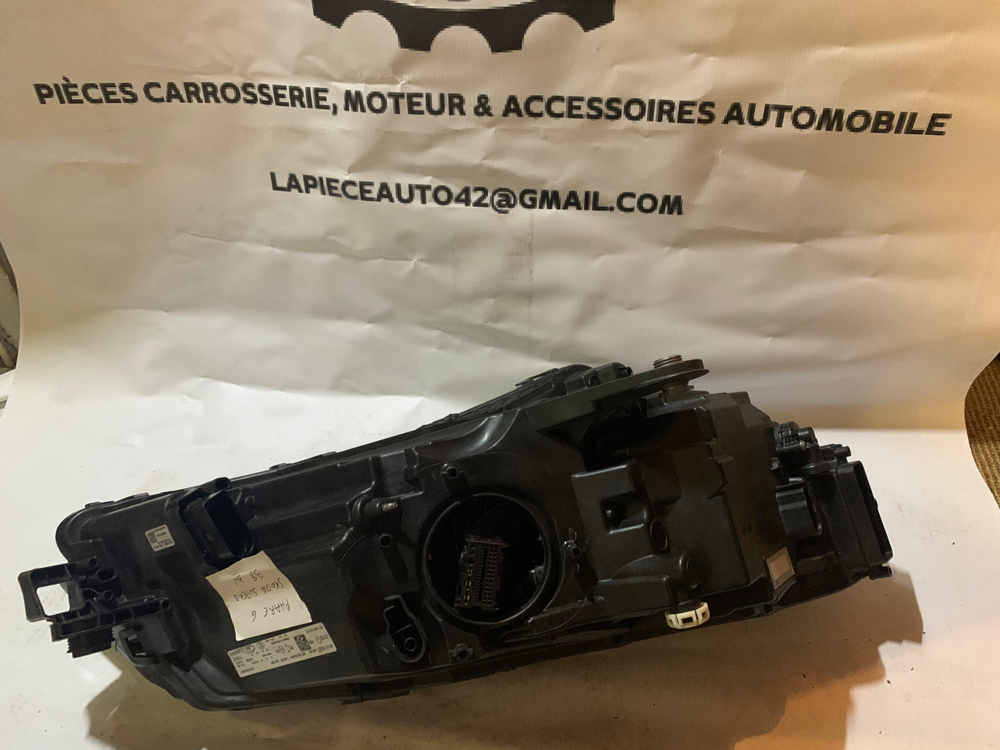 Phare avant gauche Skoda Superb B8