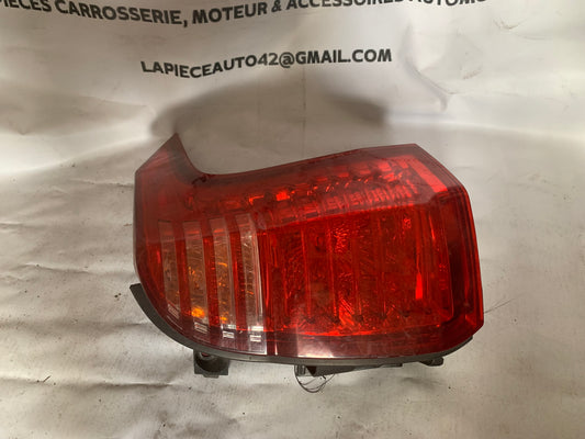 Feu arrière droit Peugeot 5008 1