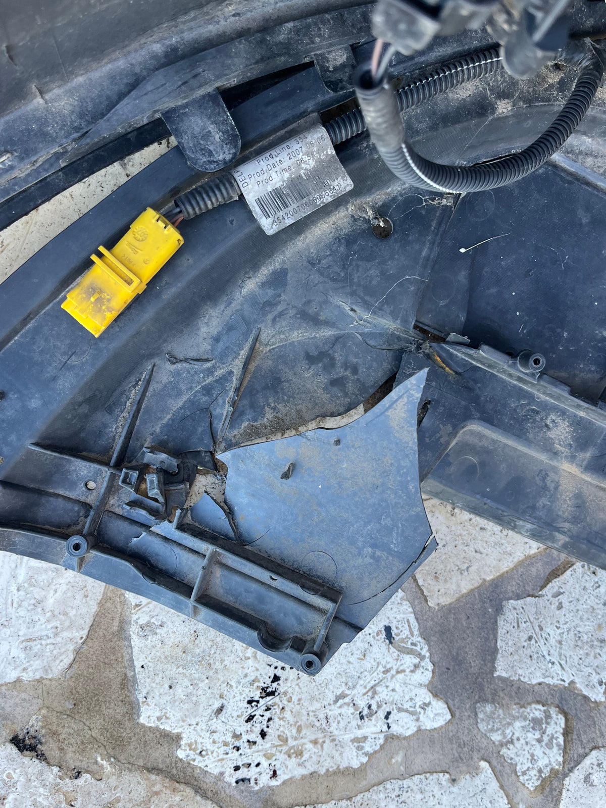 Pare choc AV noir Renault Clio 3 185