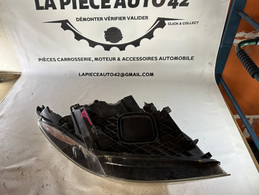 Phare avant gauche Renault Megane 3 phase 1 fond noir