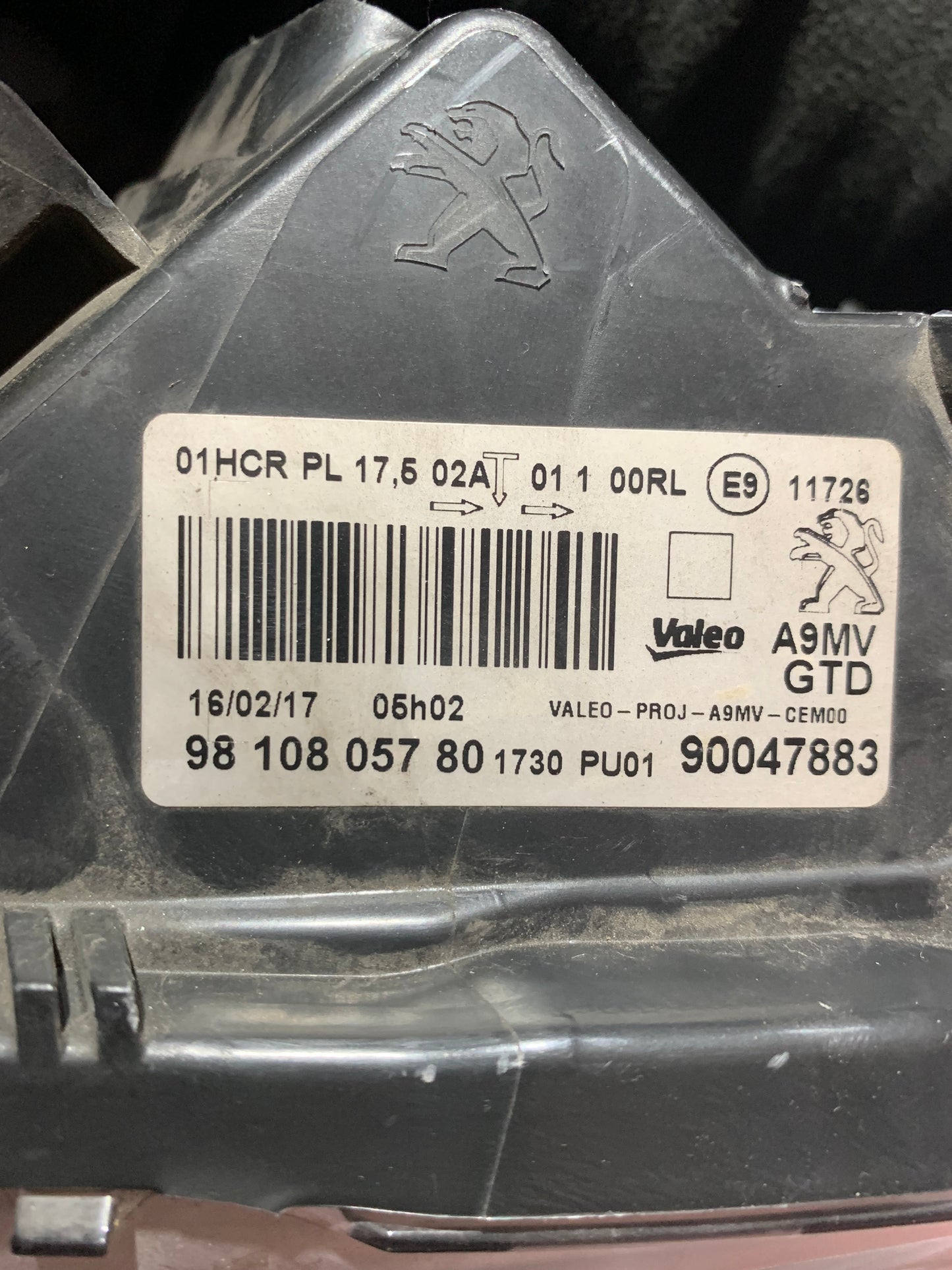 Phare avant gauche Peugeot 208 1 phase 2