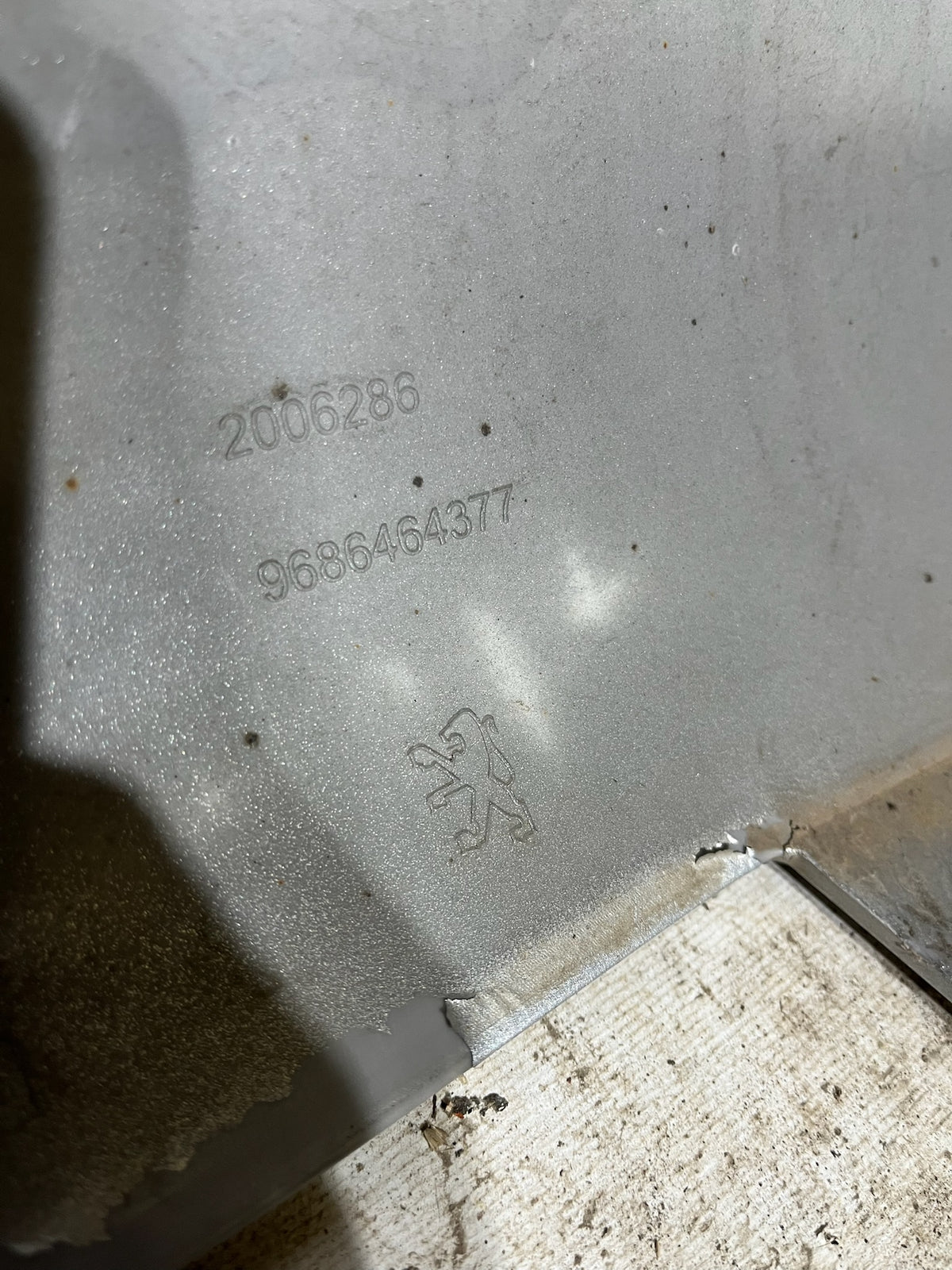 Pare choc arrière Peugeot 206+ gris