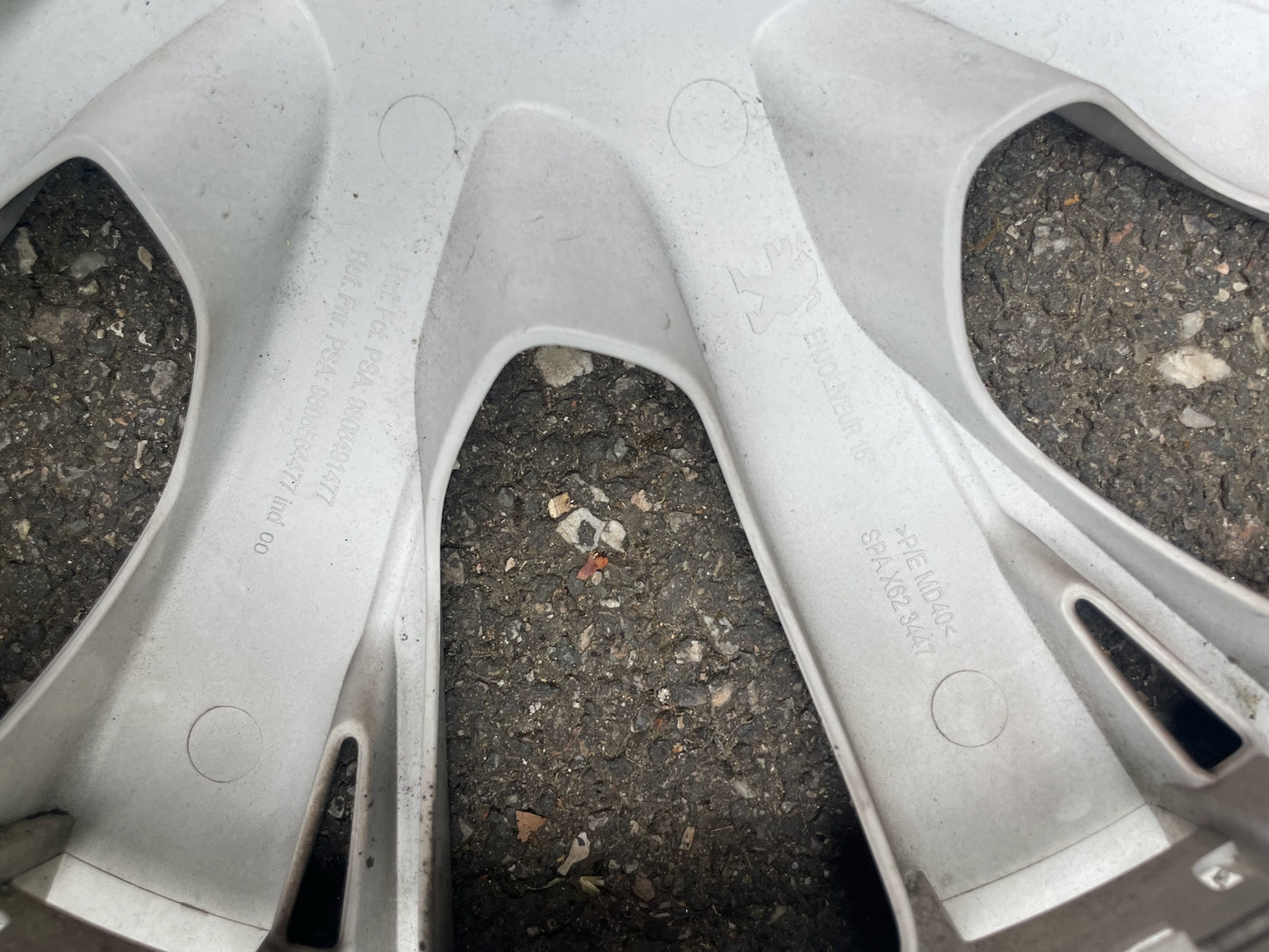 Enjoliveur Peugeot 208 2 15 pouces