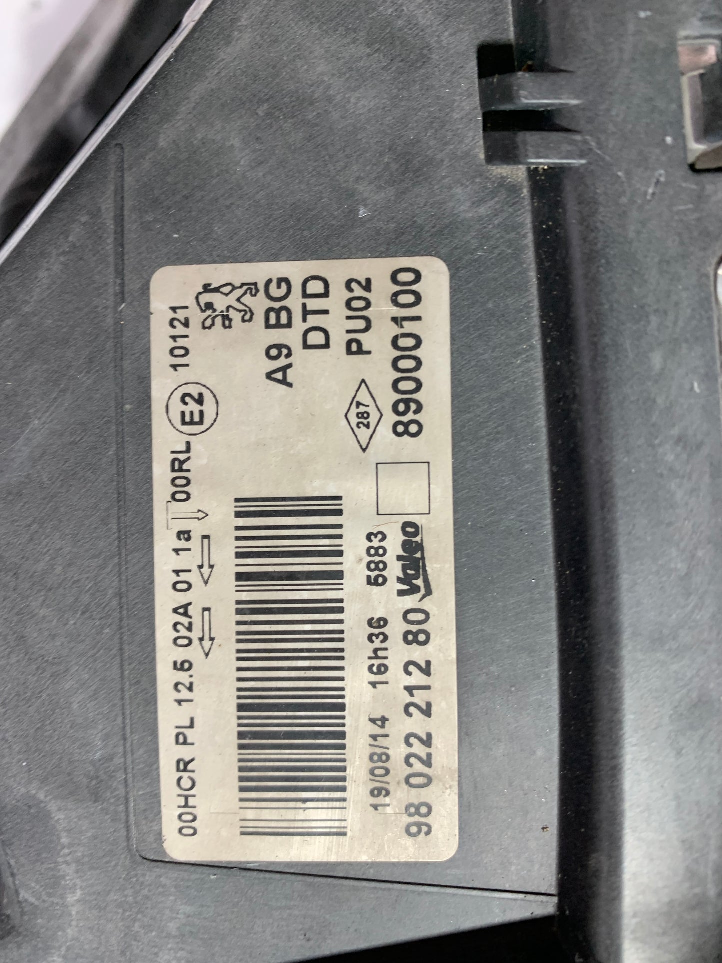 Phare avant droit Peugeot 208 1 phase 1