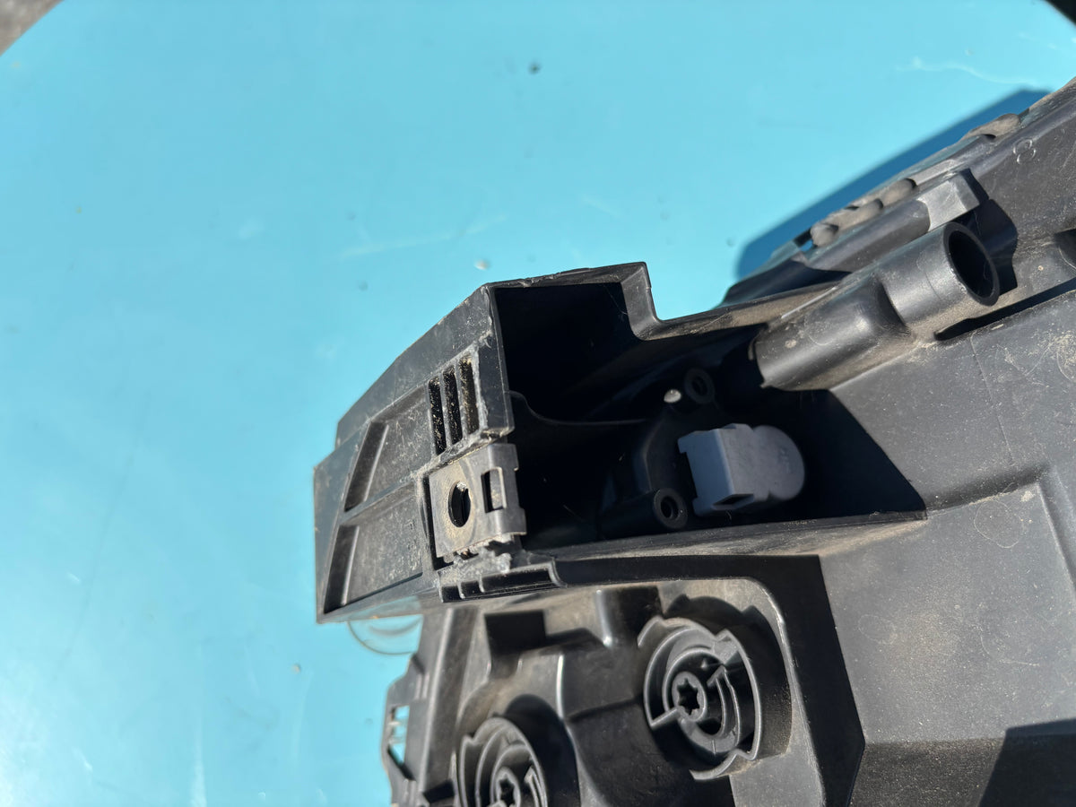 Phare avant gauche Peugeot 3008 1 phase 1