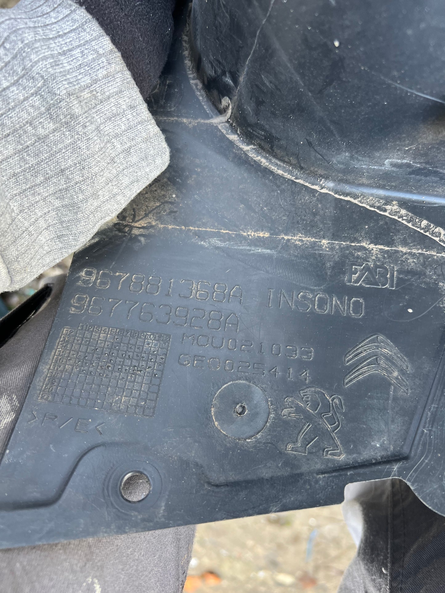 Pare boue arrière droit Peugeot 2008