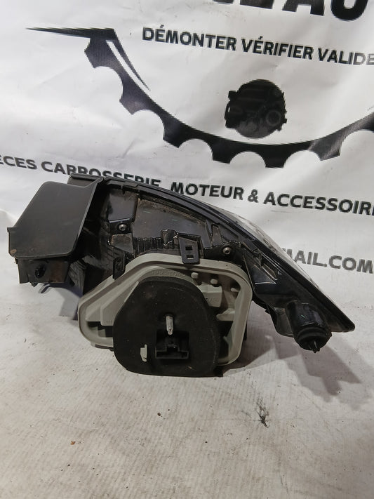 Feux arrière gauche Peugeot 208 2