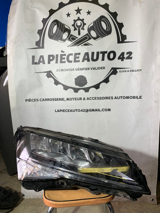 Phare avant droit Skoda Superb