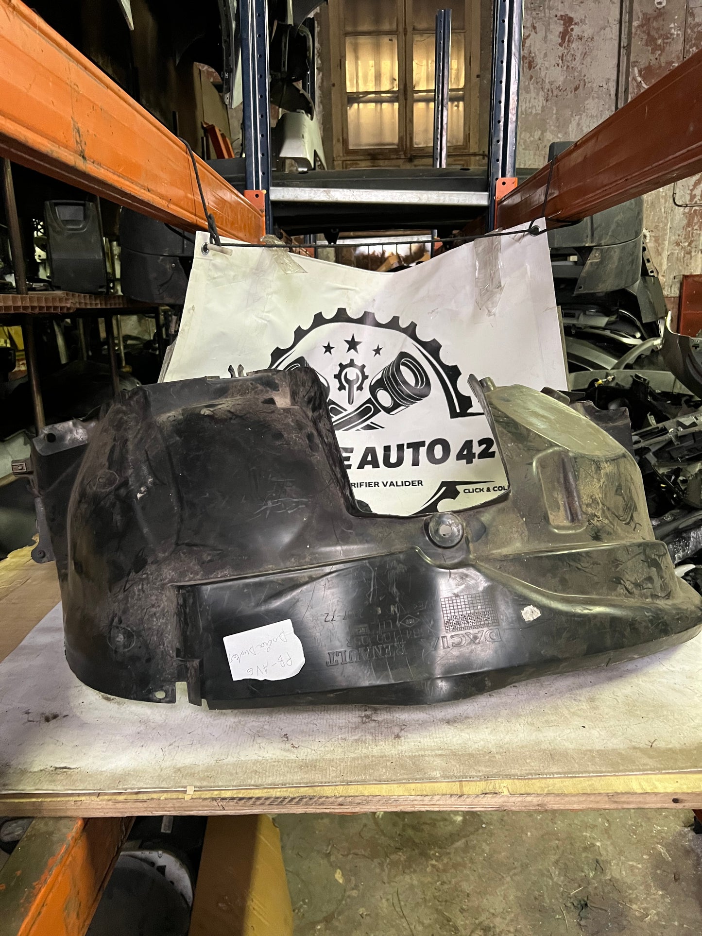Pare boue avant gauche Dacia Duster
