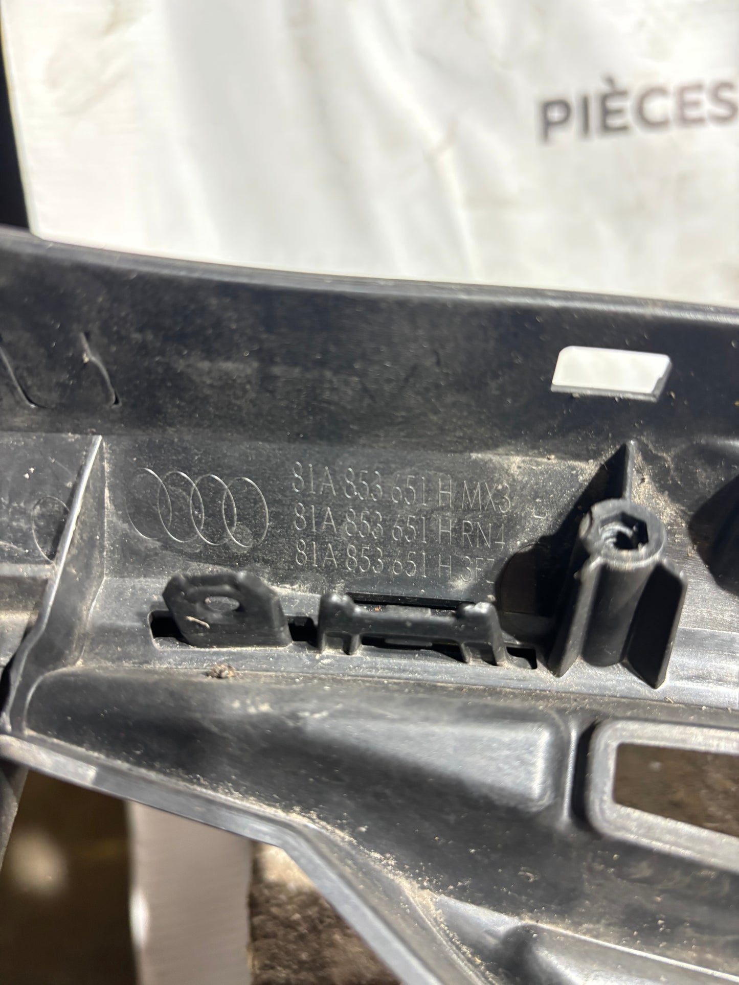 Calandre Audi Q2 / 81A853651
