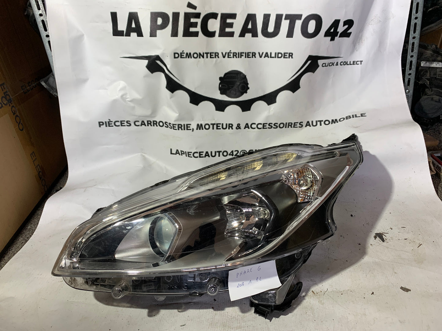 Phare avant gauche Peugeot 208 1 phase 2