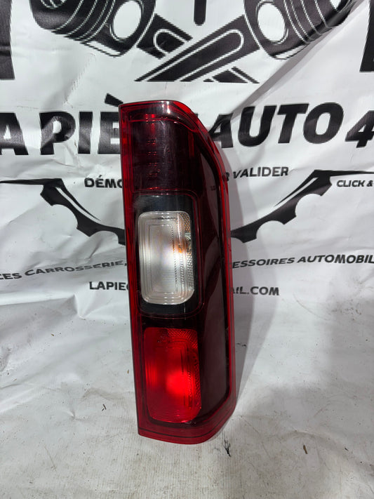 Feux arrière droit Renault Trafic 3