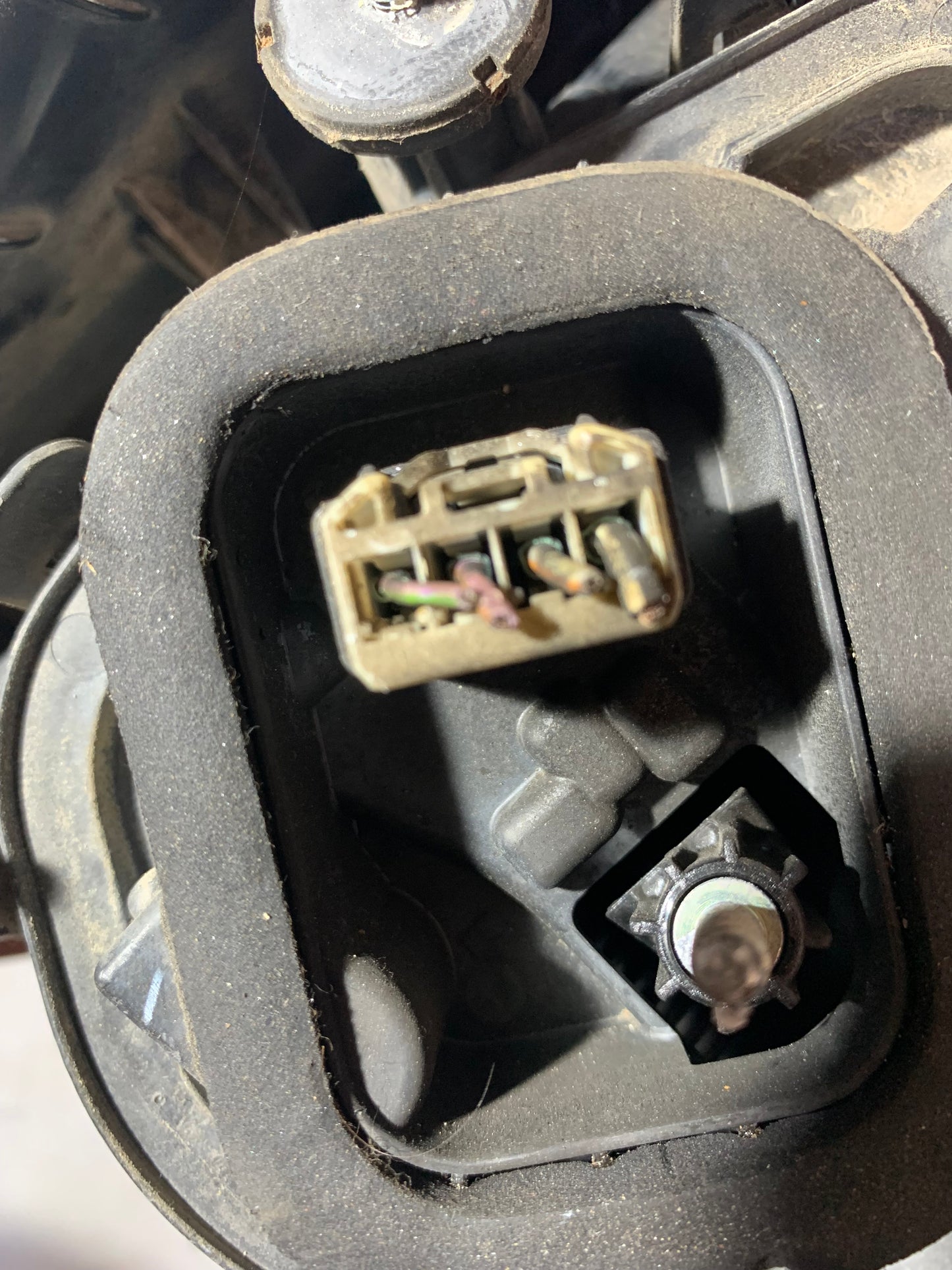 Feu arrière gauche extérieur Ford CMAX 2