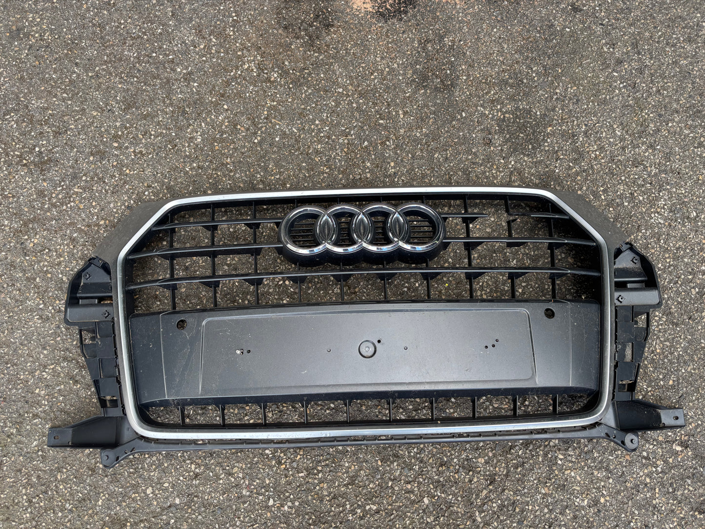 Calandre Audi Q3 8U