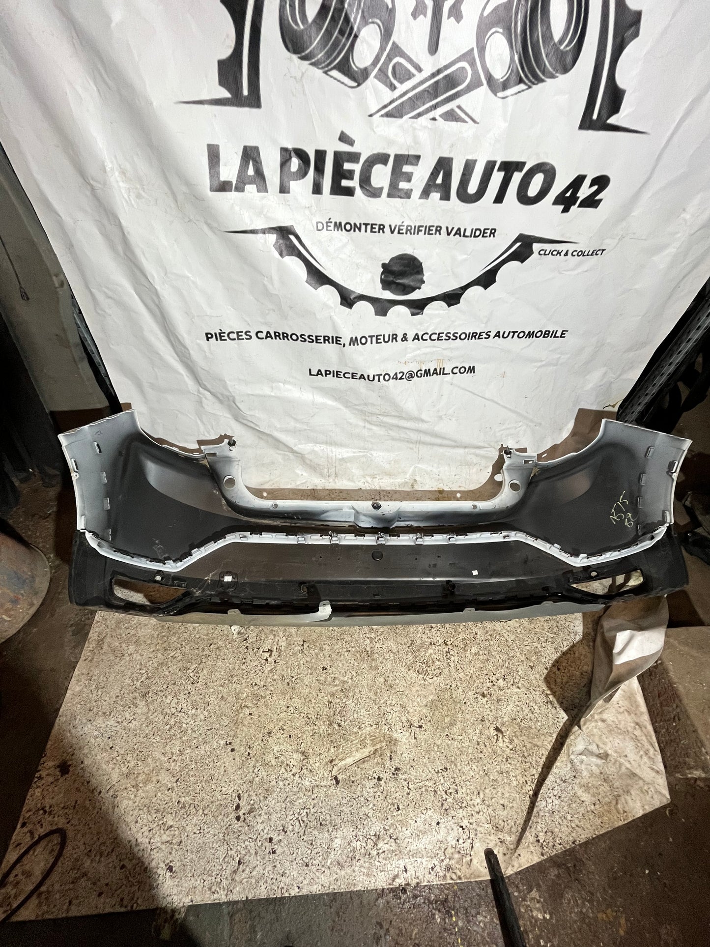 Pare choc arrière Dacia Sandero 3 blanc
