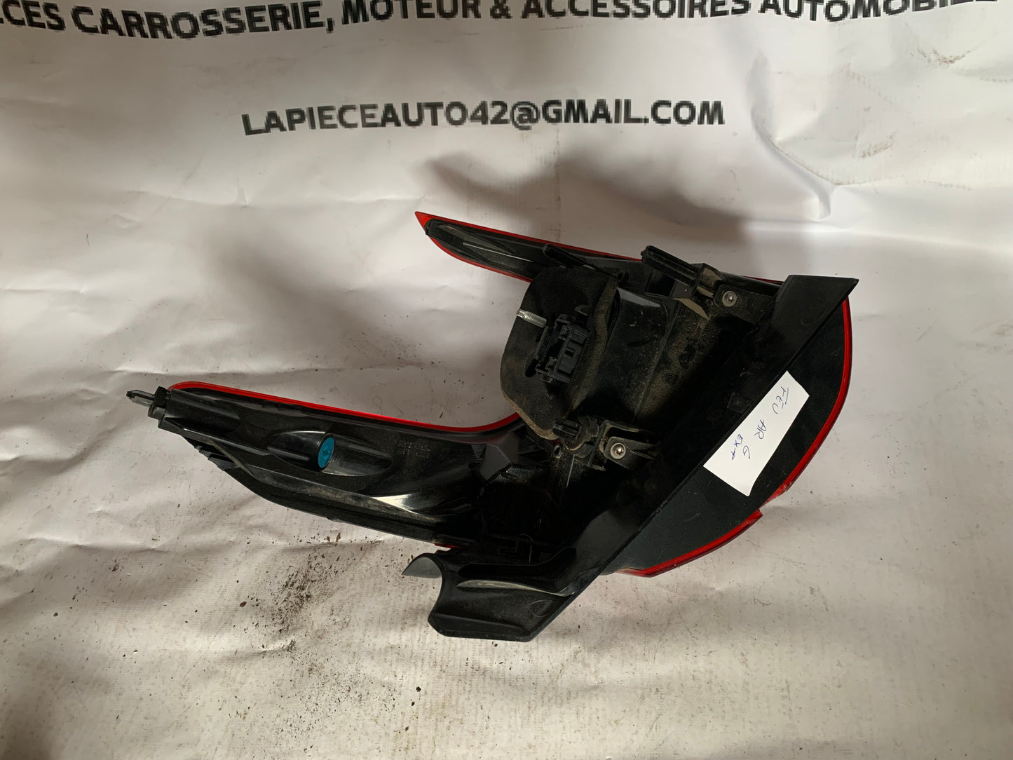 Feu arrière gauche extérieur Peugeot 2008 1 phase 2