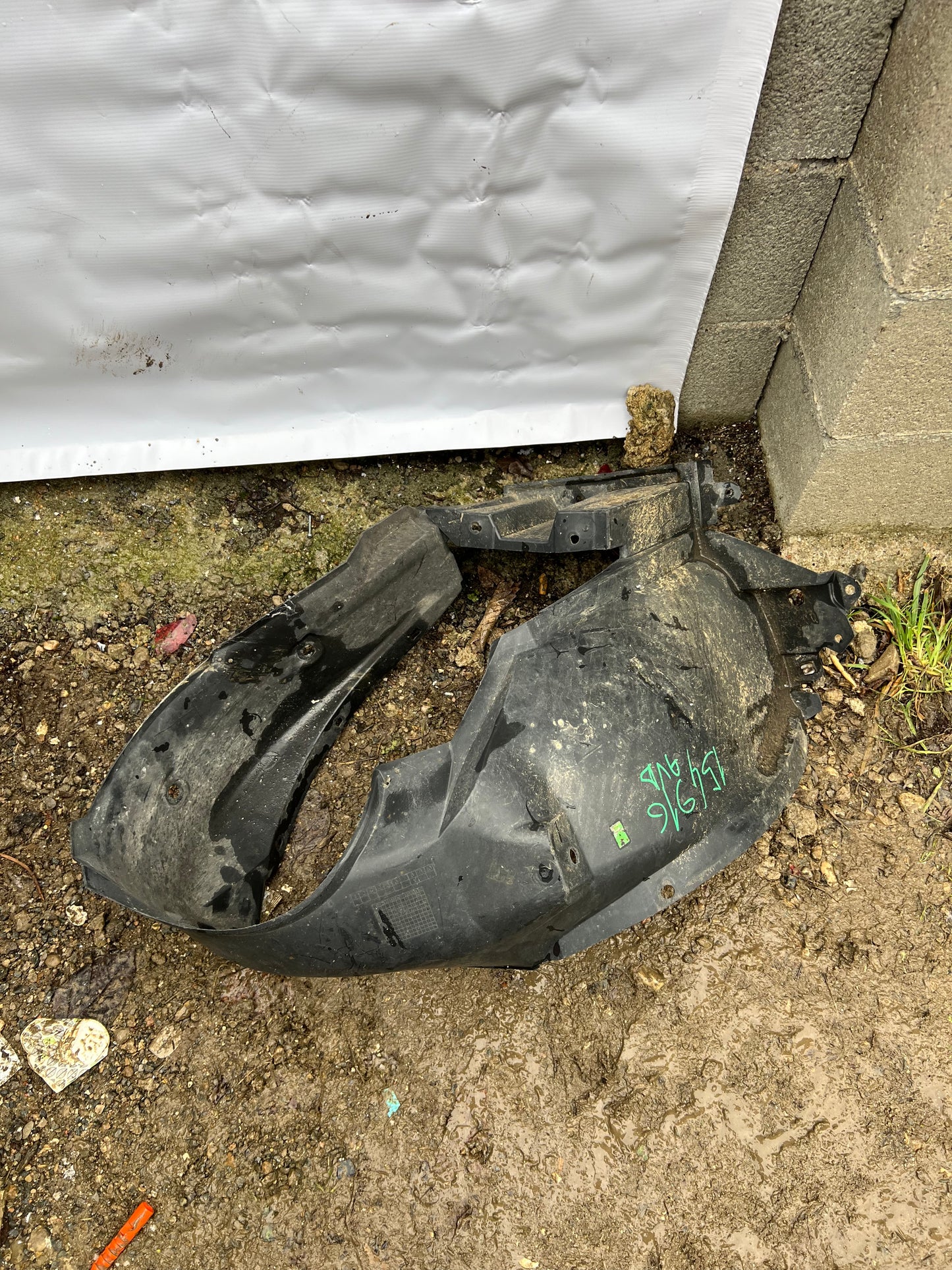 Pare boue avant droit Peugeot 108