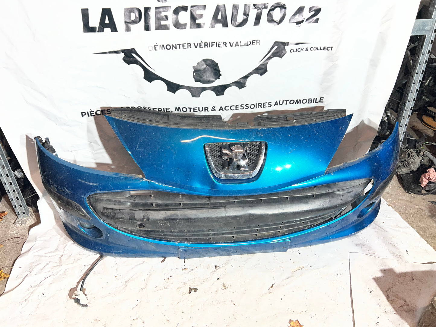 Pare-chocs avant Peugeot 207 bleu ￼
