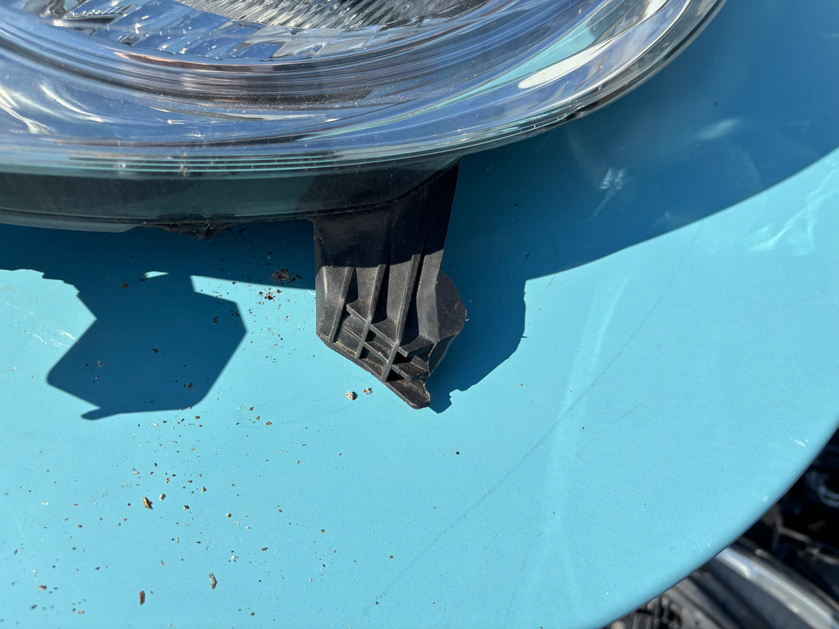 Phare avant gauche Peugeot 107