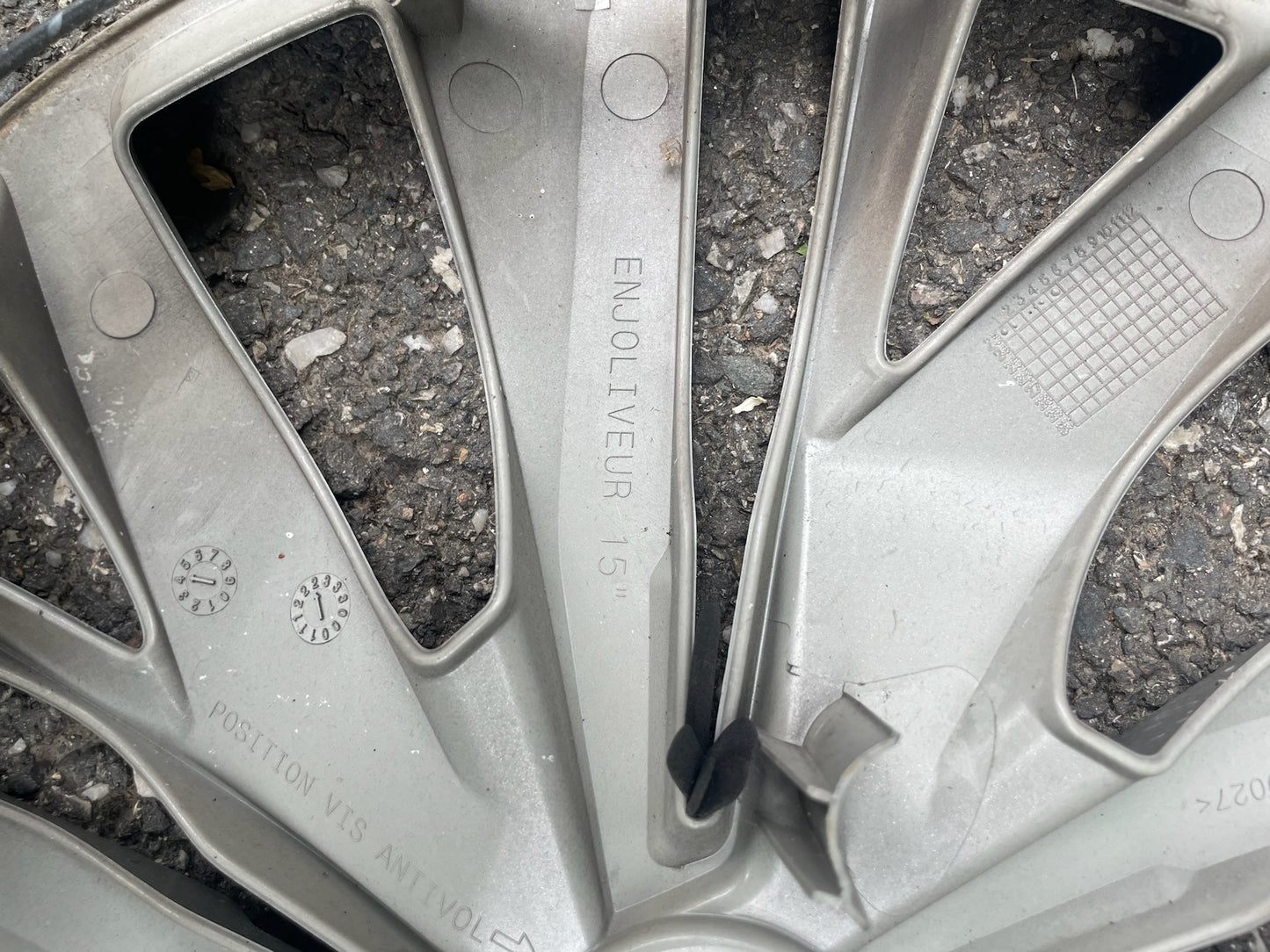 Enjoliveur Peugeot 208 2 15 pouces