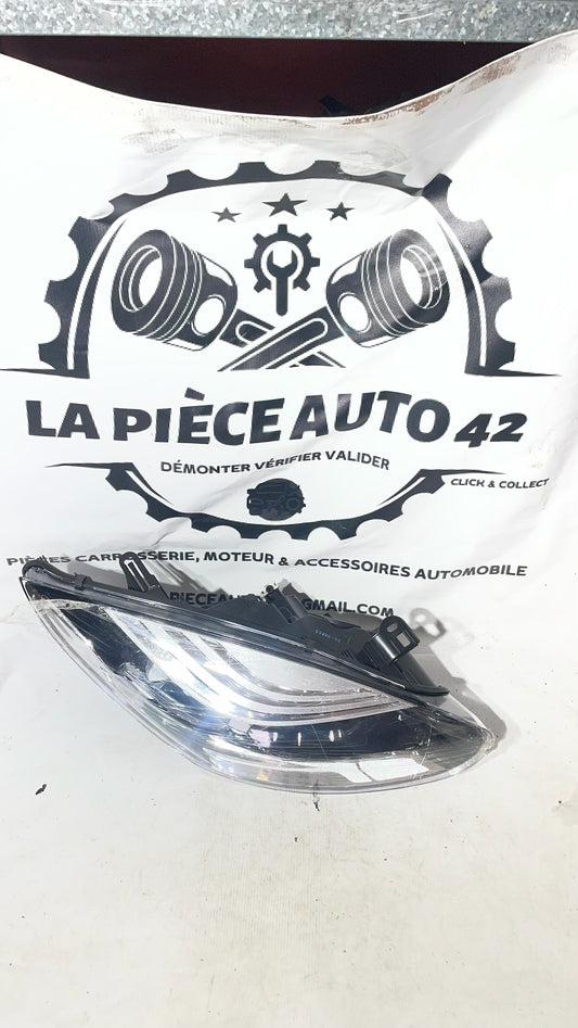 Phare avant droit Renault Megane fond noir