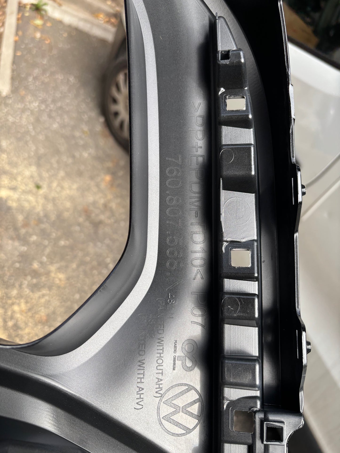 Moulure de pare choc arrière Volkswagen Touareg 3 noir