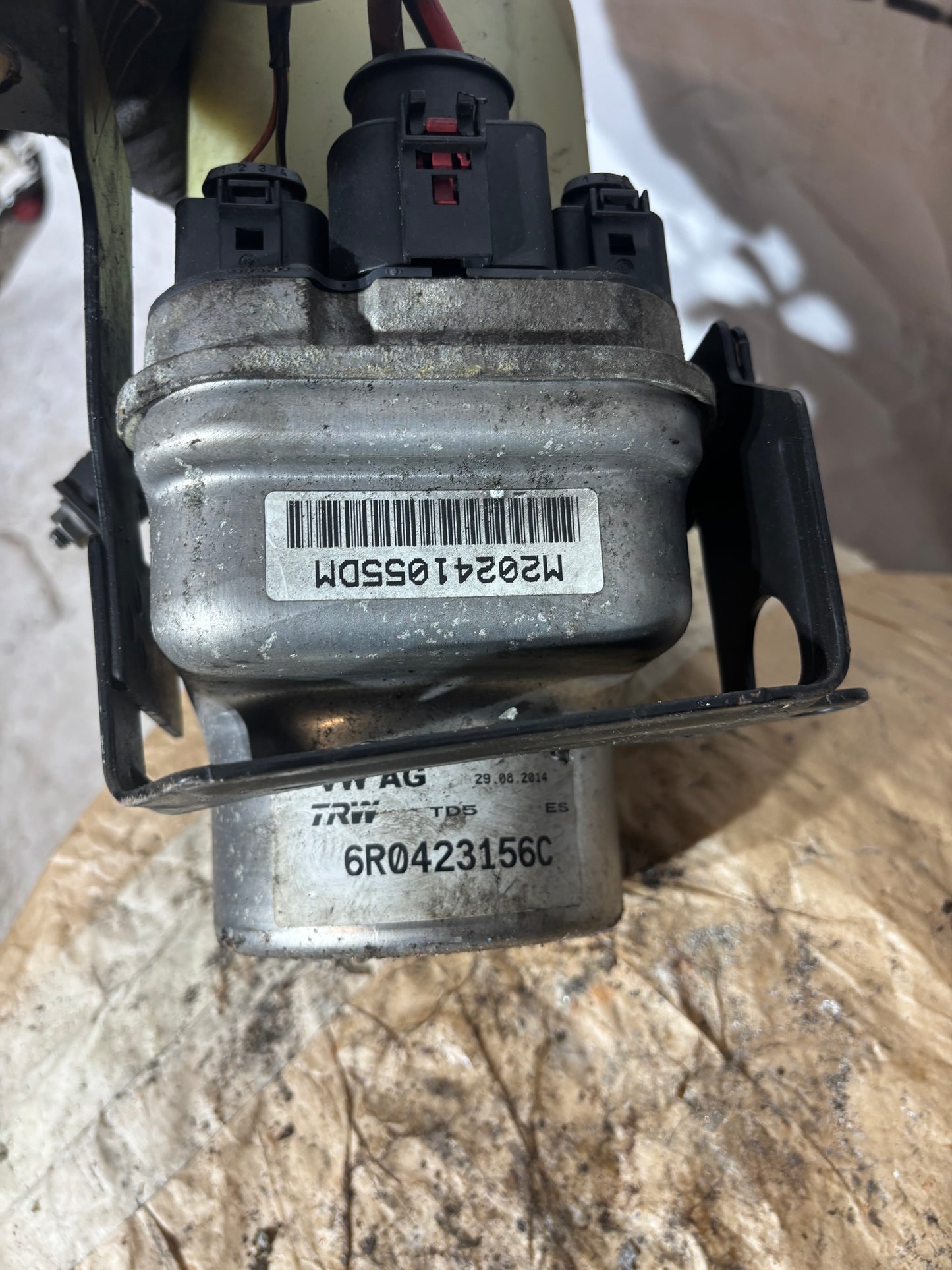 Pompe de direction assistée VW 6R0423156C