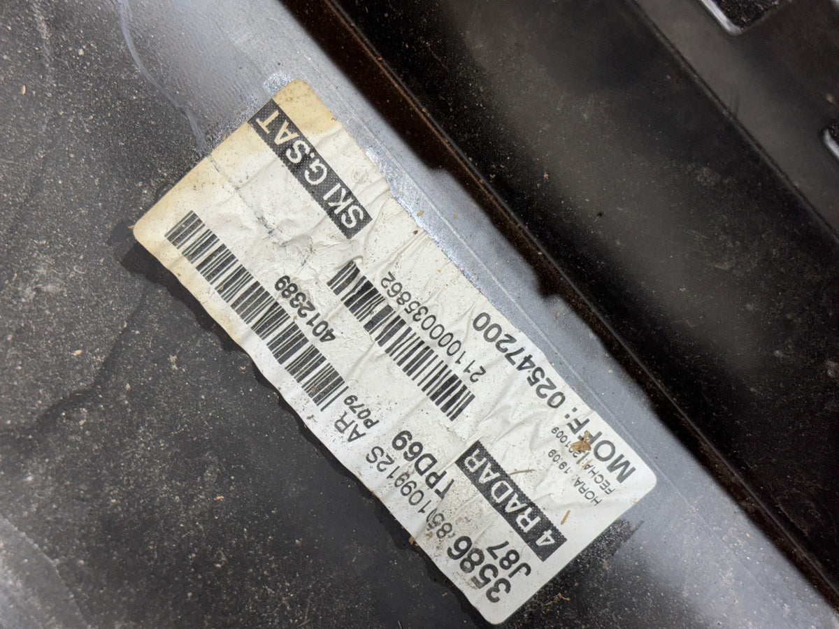 Pare choc arrière Renault Captur 1 gris 1 seule crosse 850164390R