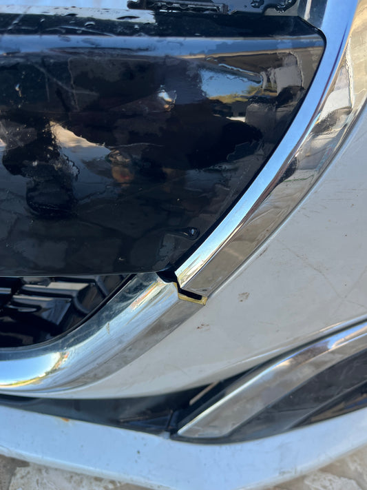 Pare choc AV blanc 9810513777 Peugeot 208 1