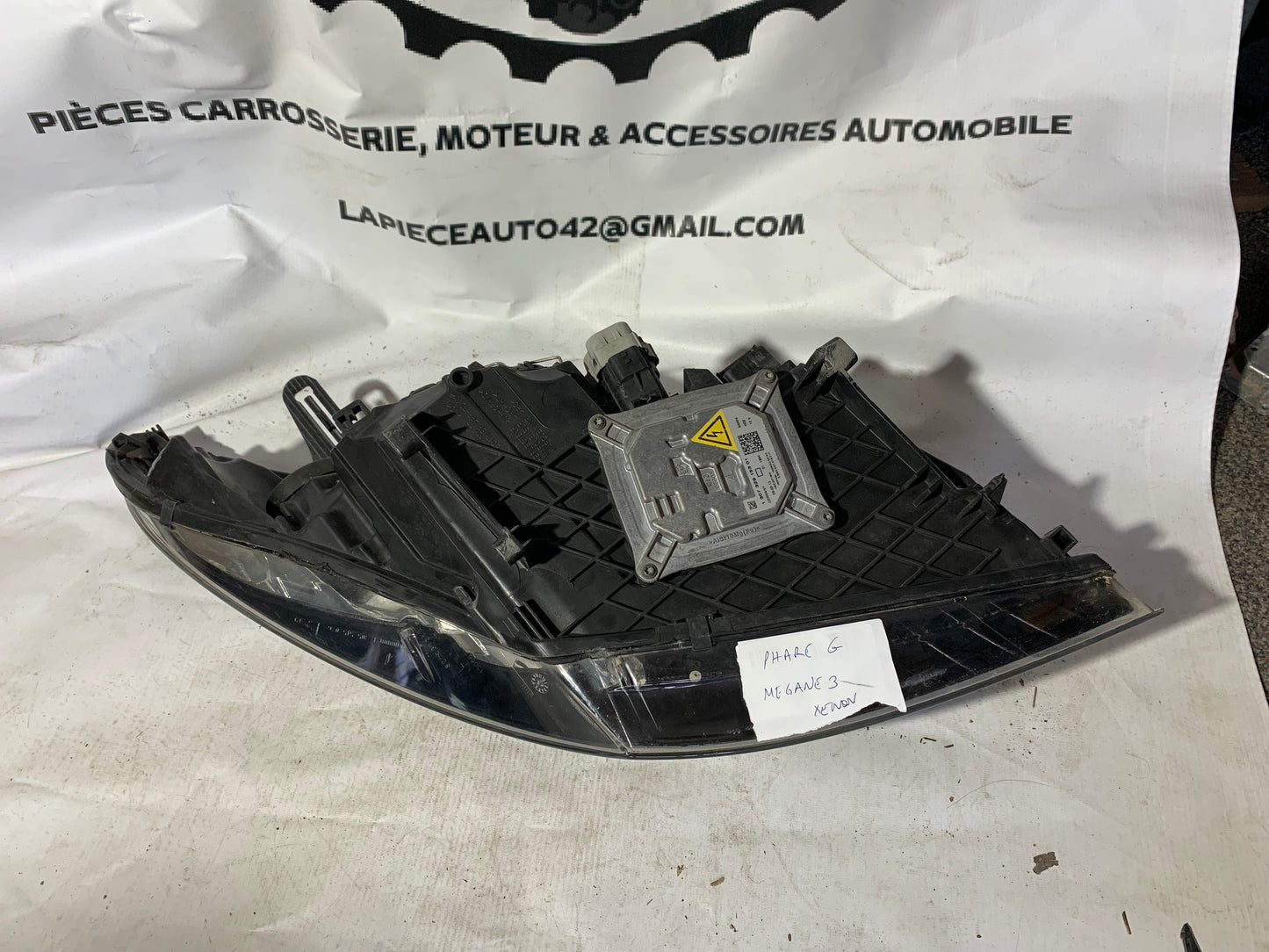 Phare avant gauche Renault Megane 3 xénon