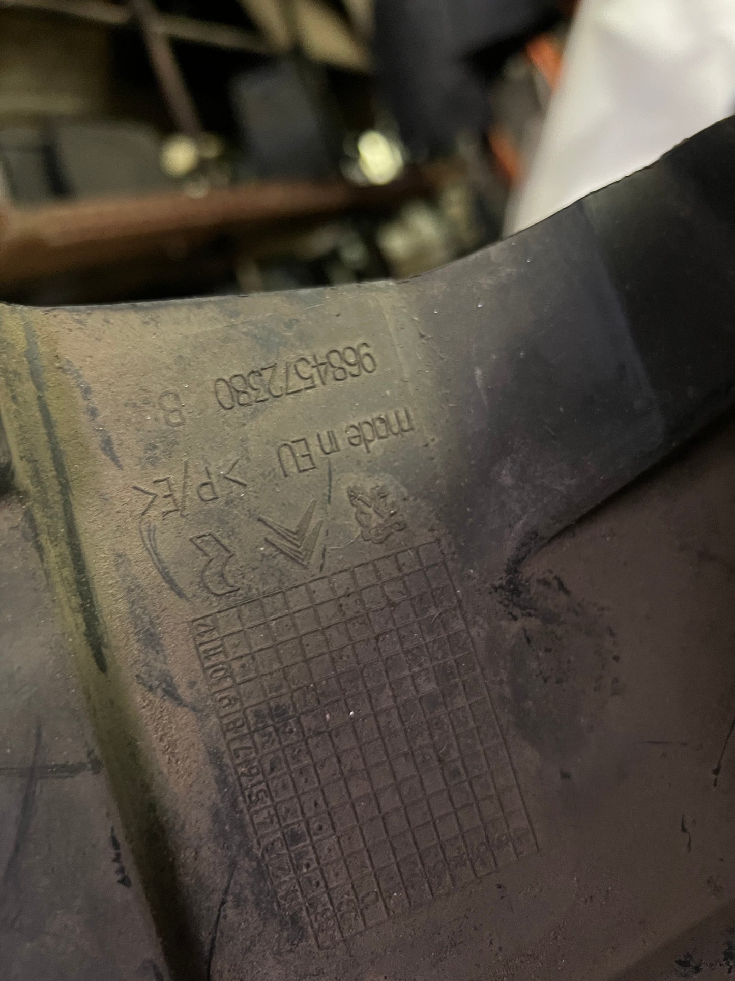Pare boue avant gauche Citroën Picasso