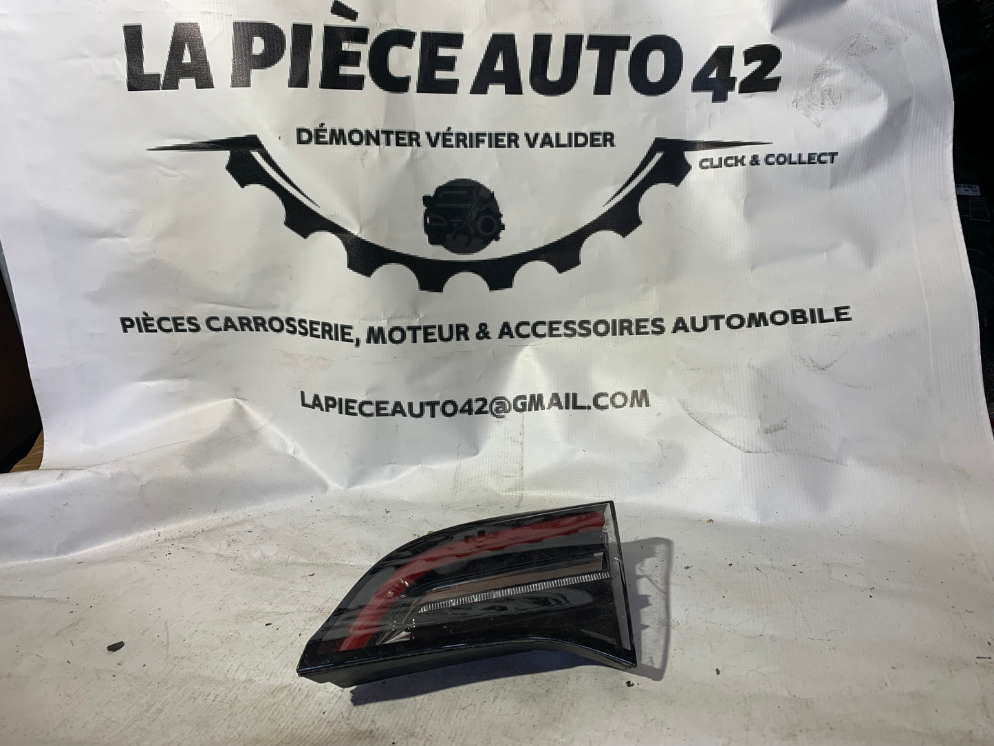 Feu arrière droit intérieur Tesla modèle 3