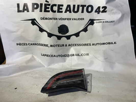Feu arrière droit intérieur Tesla modèle 3