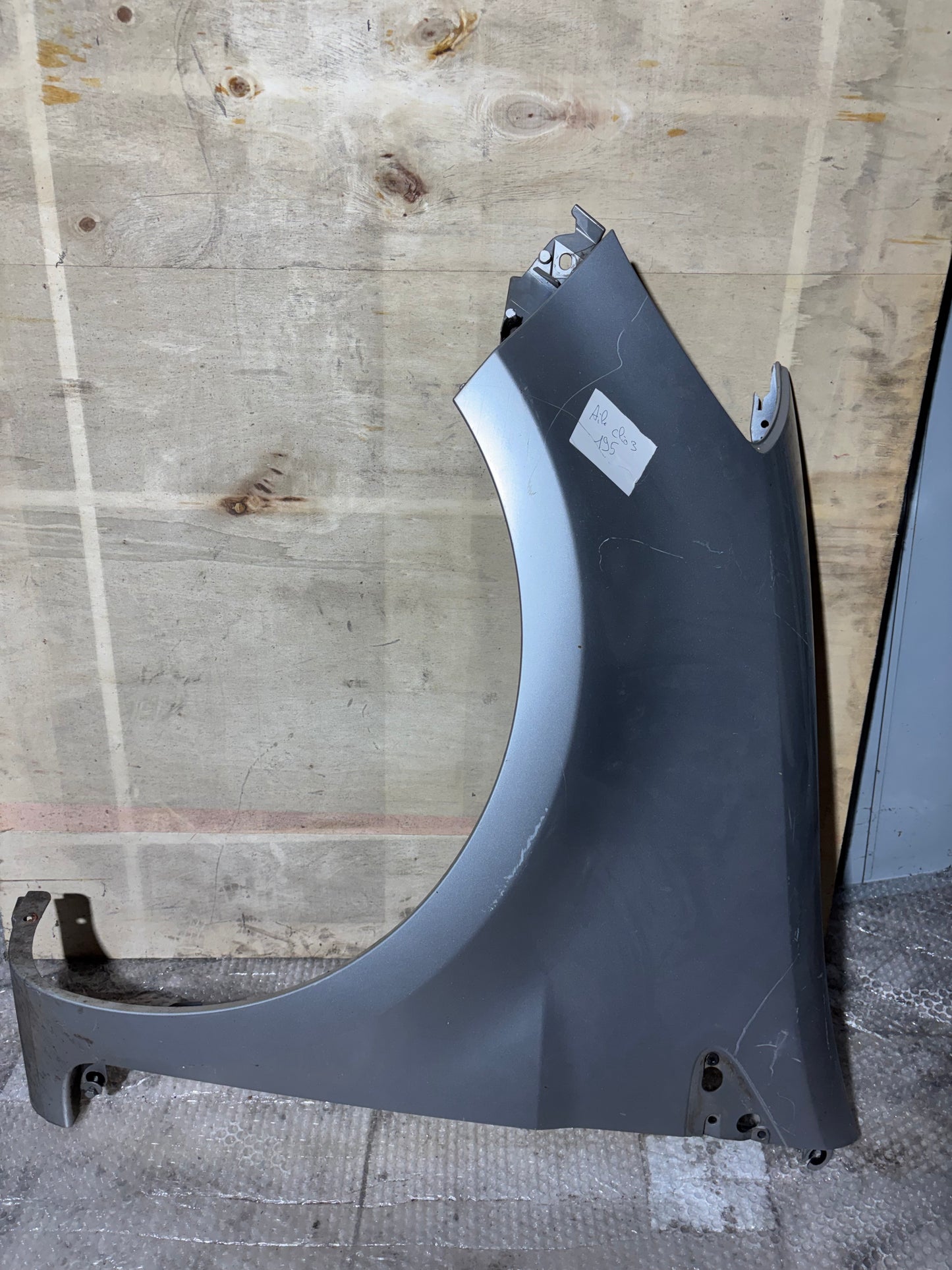 Aile avant gauche grise Renault Clio 3 195