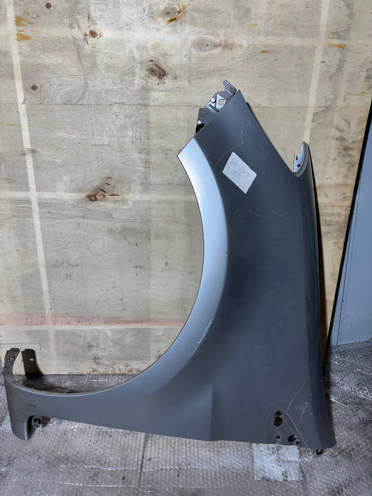 Aile avant gauche grise Renault Clio 3 195