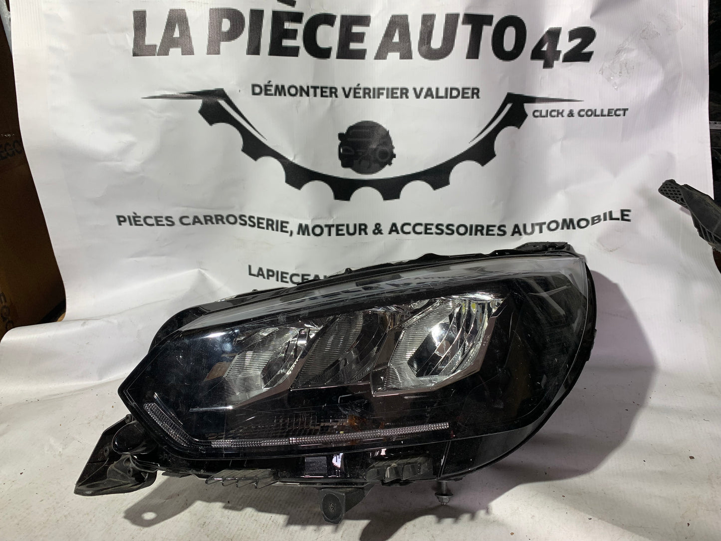 Phare avant gauche Peugeot 208 2 phase 1