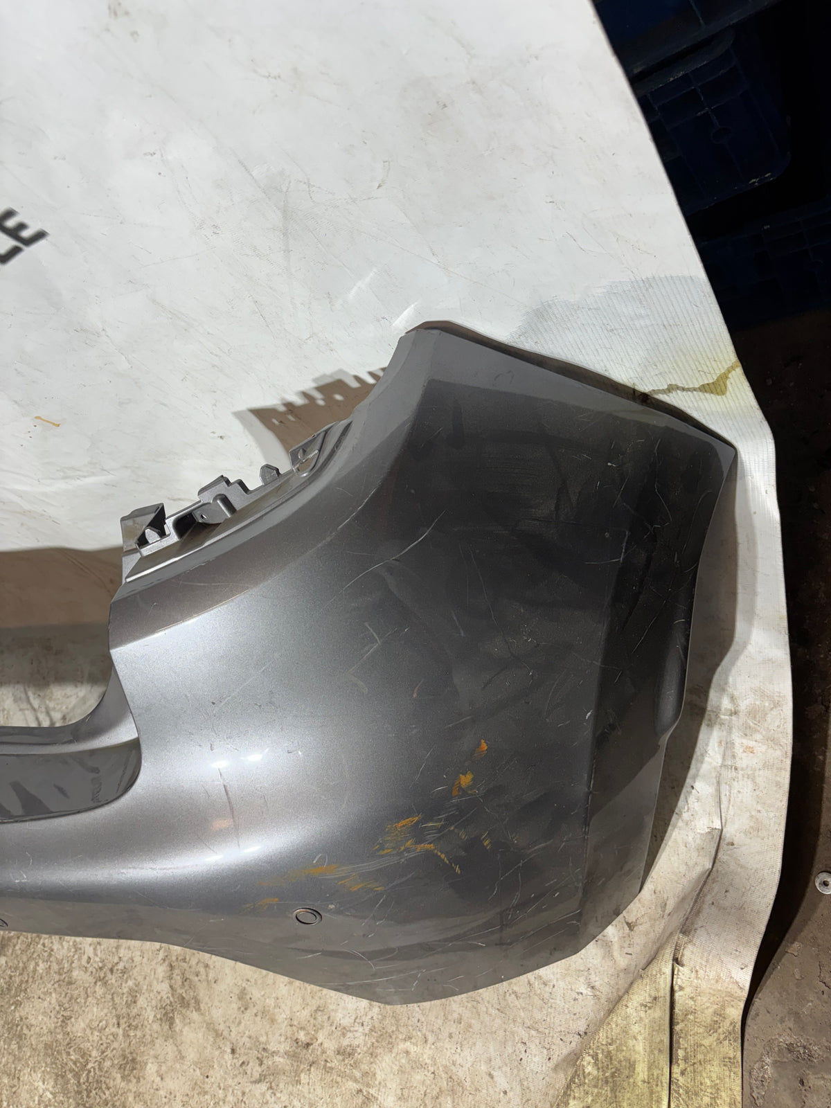 Pare choc arrière Renault Clio 4 gris anthracite 850225639R 2018