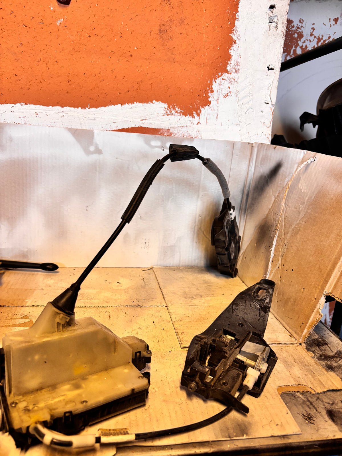 Serrure de porte arrière gauche Peugeot 208/2008