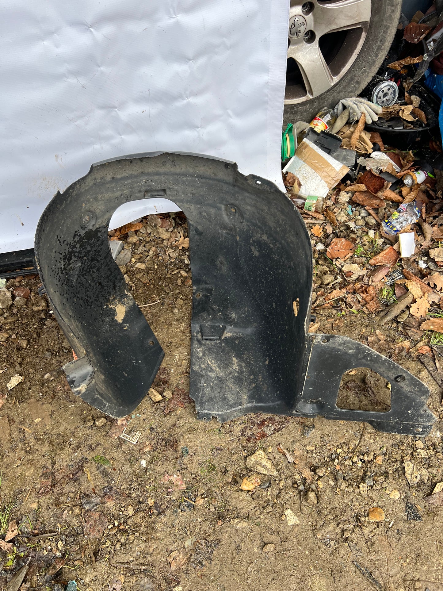 Pare boue avant droit Peugeot 208