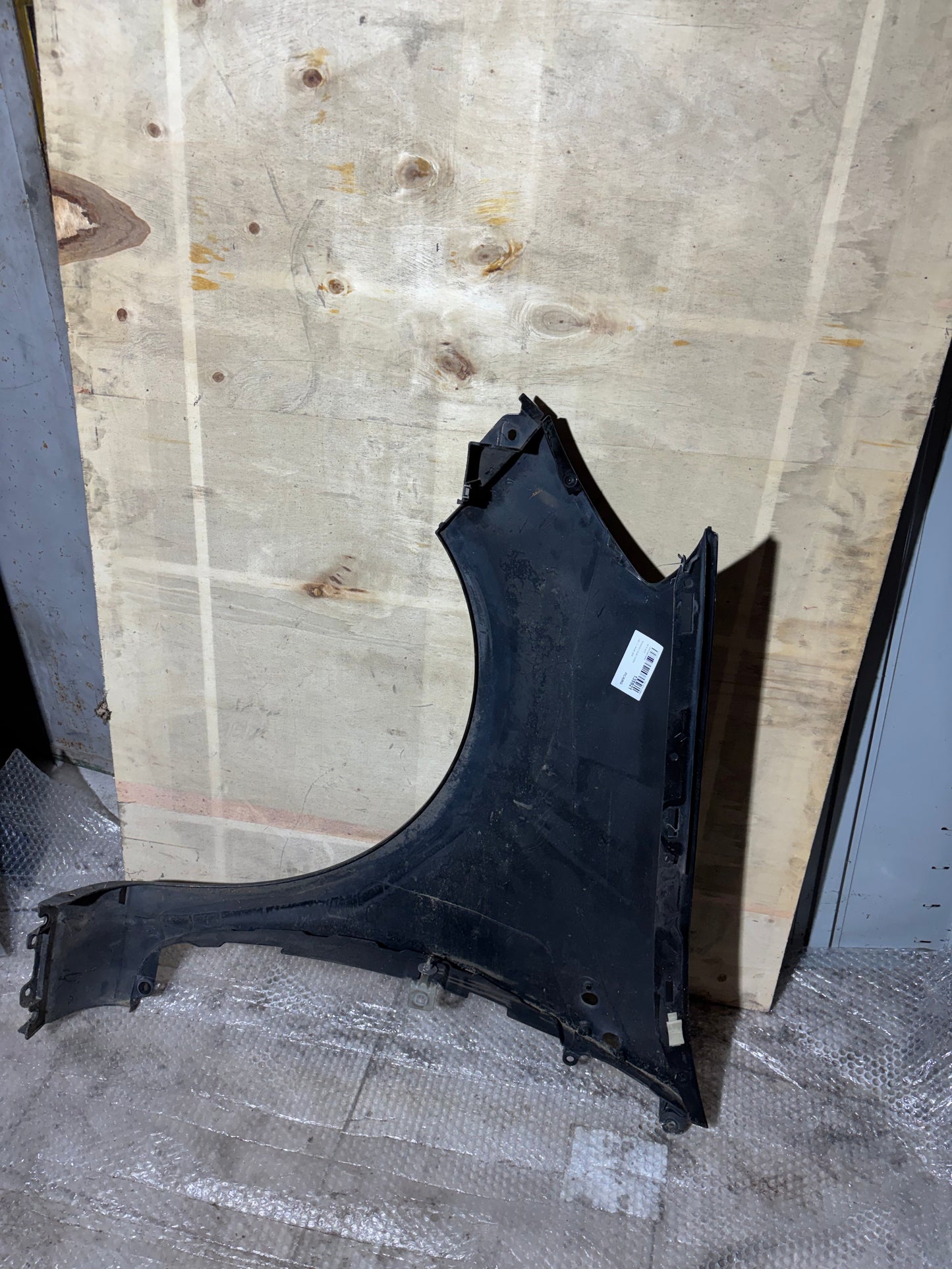 Aile avant droite noir Renault Clio 3 185