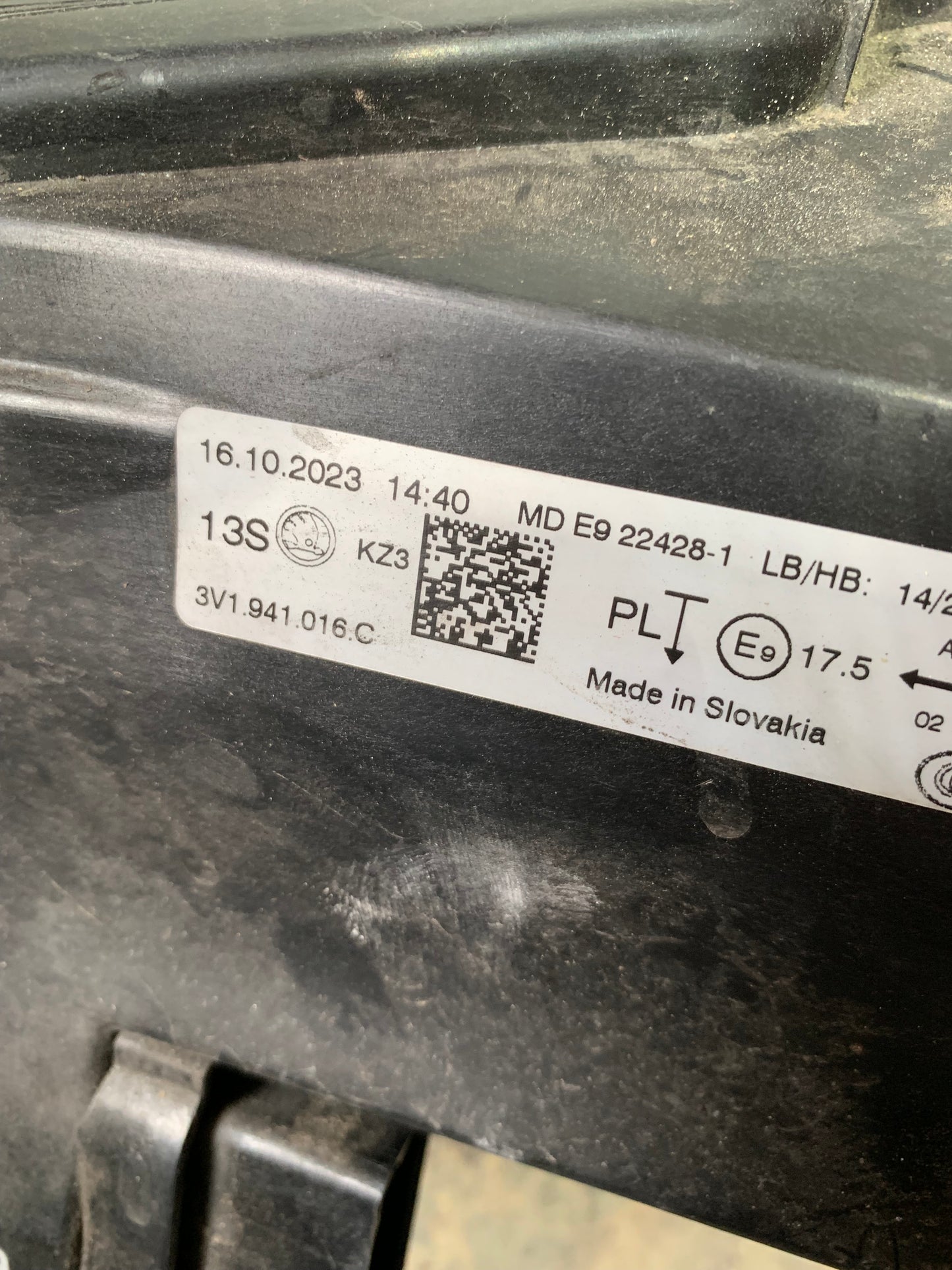 Phare avant droit Skoda Superb