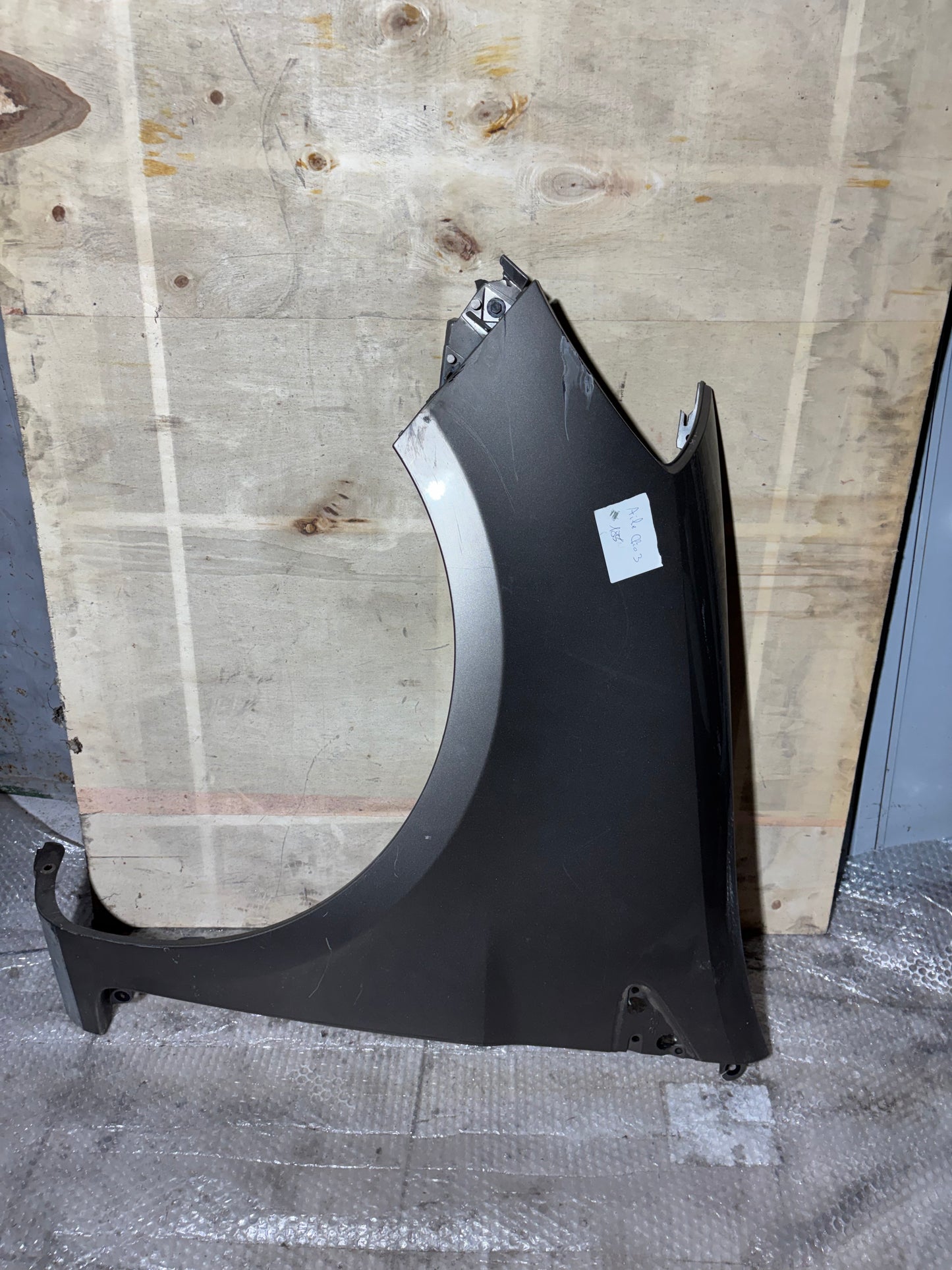 Aile avant gauche gris anthracite Renault Clio 3 185