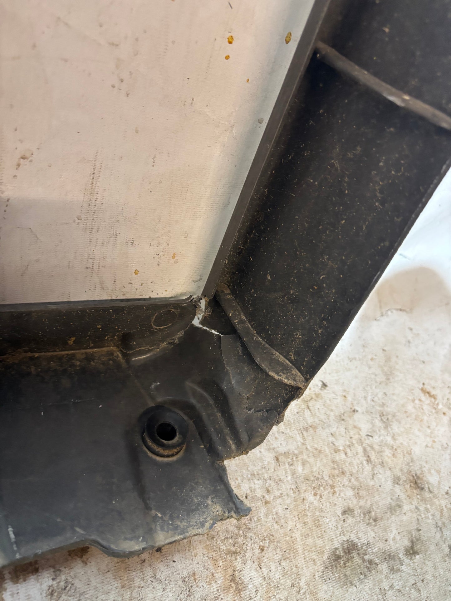 Support de radiateur Peugeot 208 1