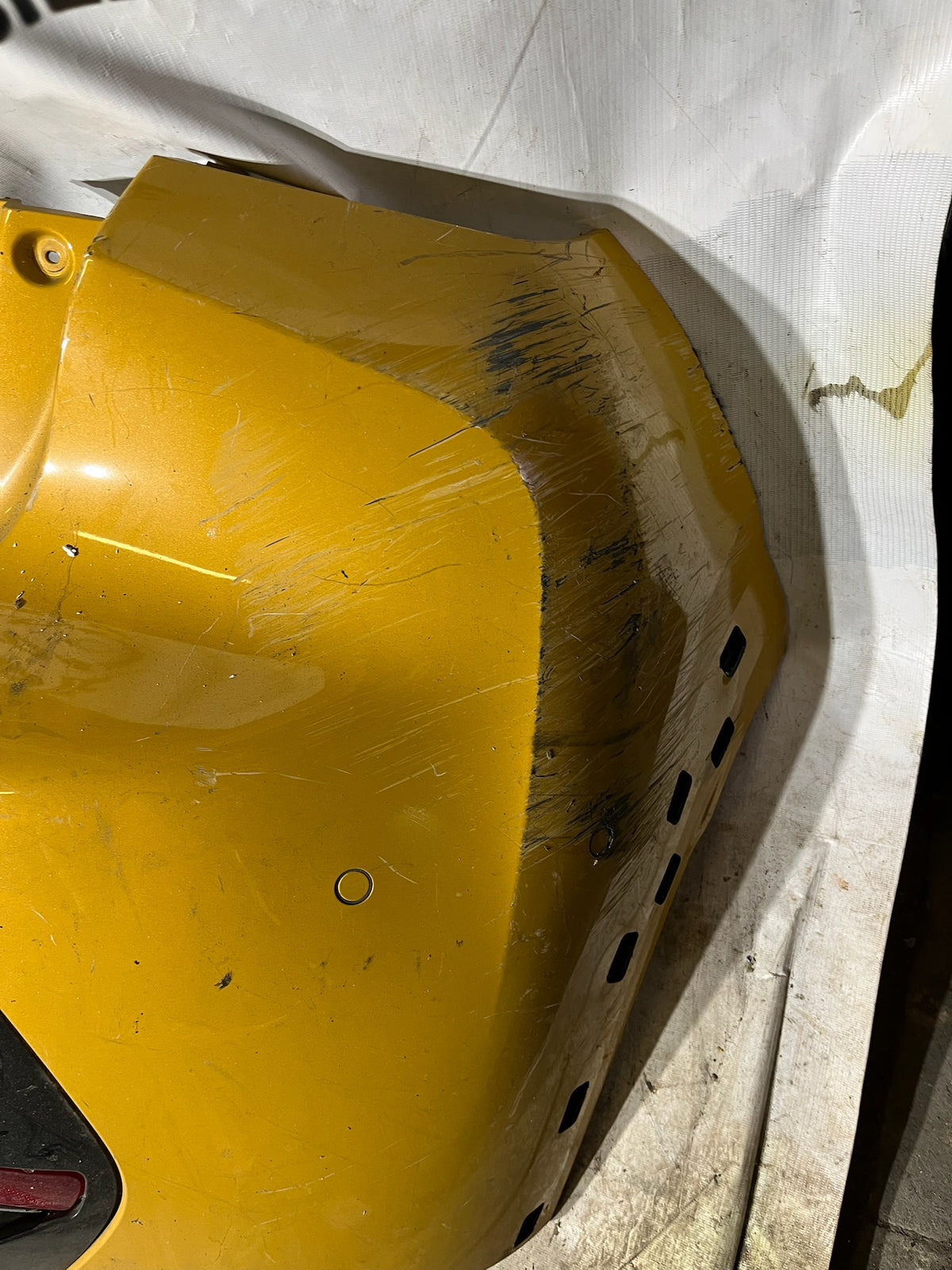 Pare choc arrière Peugeot 208 2 jaune + Radar et Caméra arrière