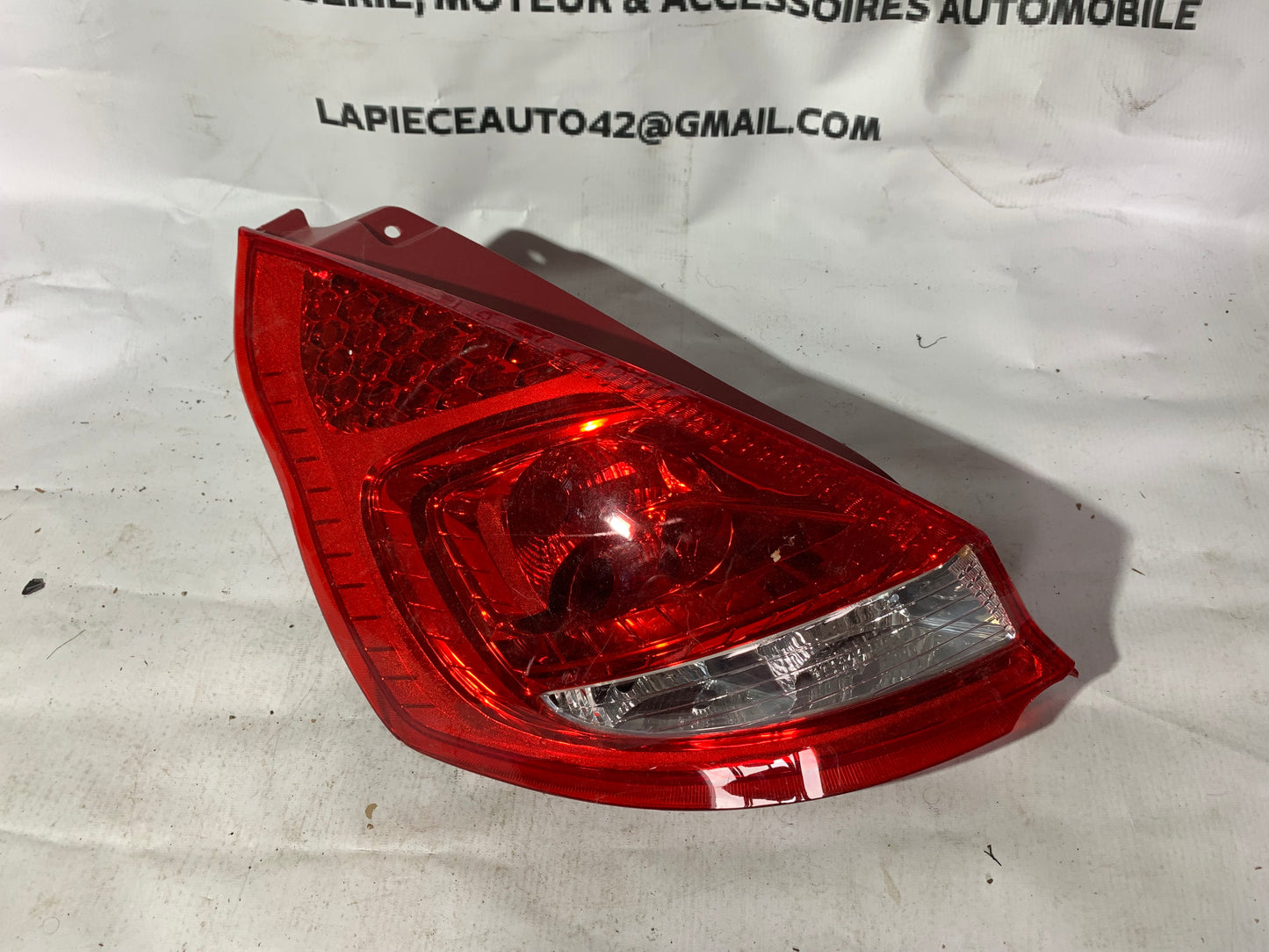 Feu arrière gauche Ford Fiesta 6 phase 1