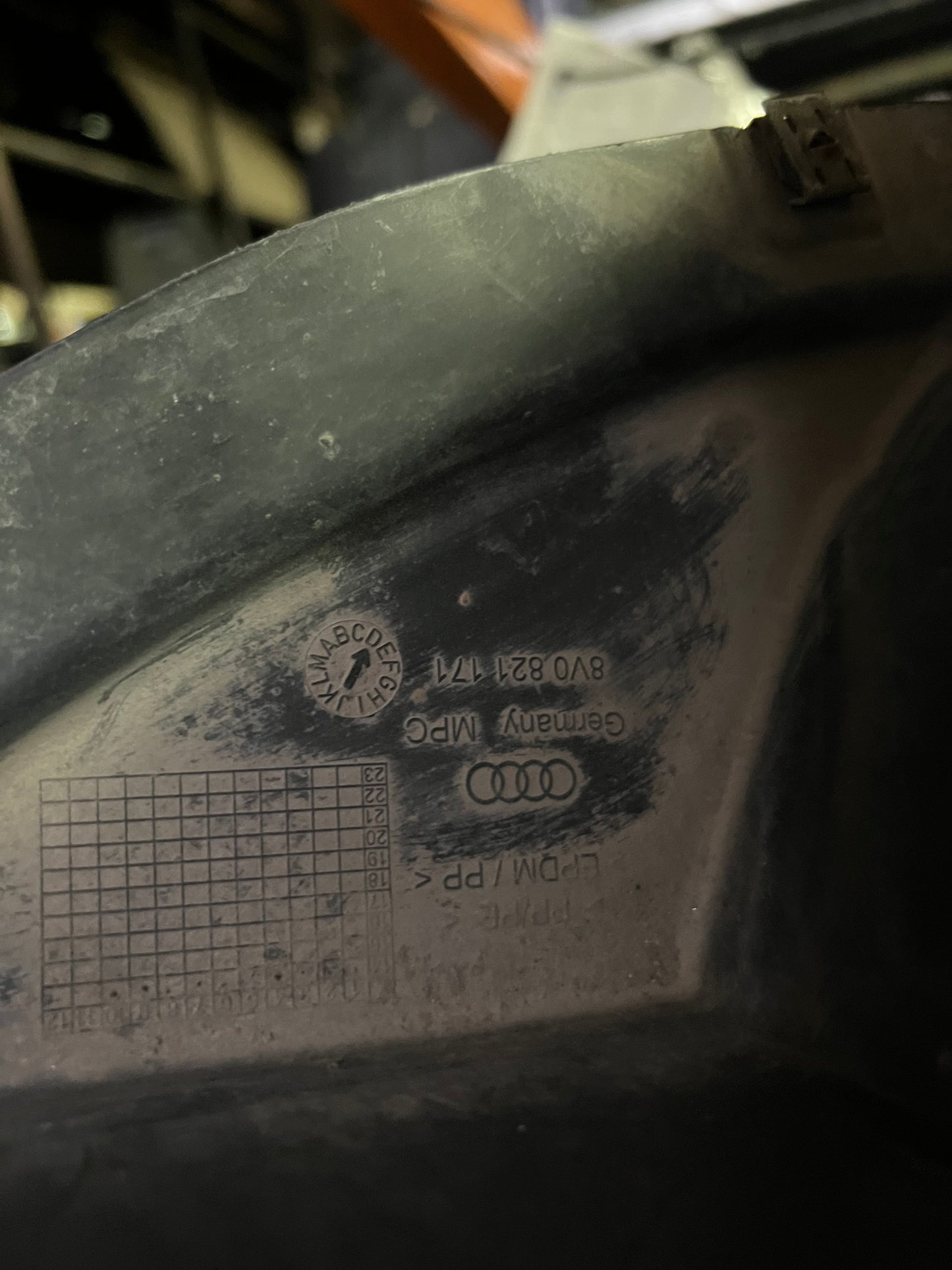 Pare boue avant gauche Audi A3 (8v)