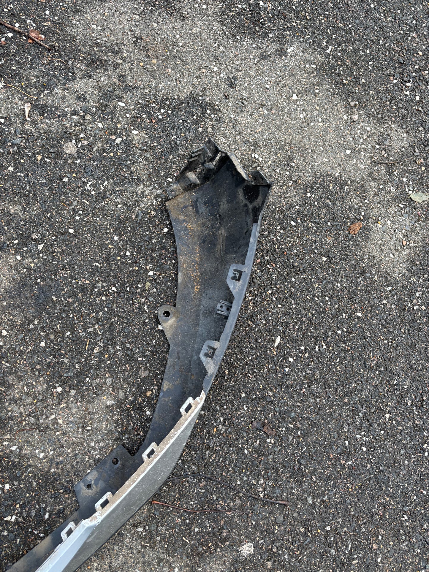 Moulure de pare choc avant Peugeot 2008 2
